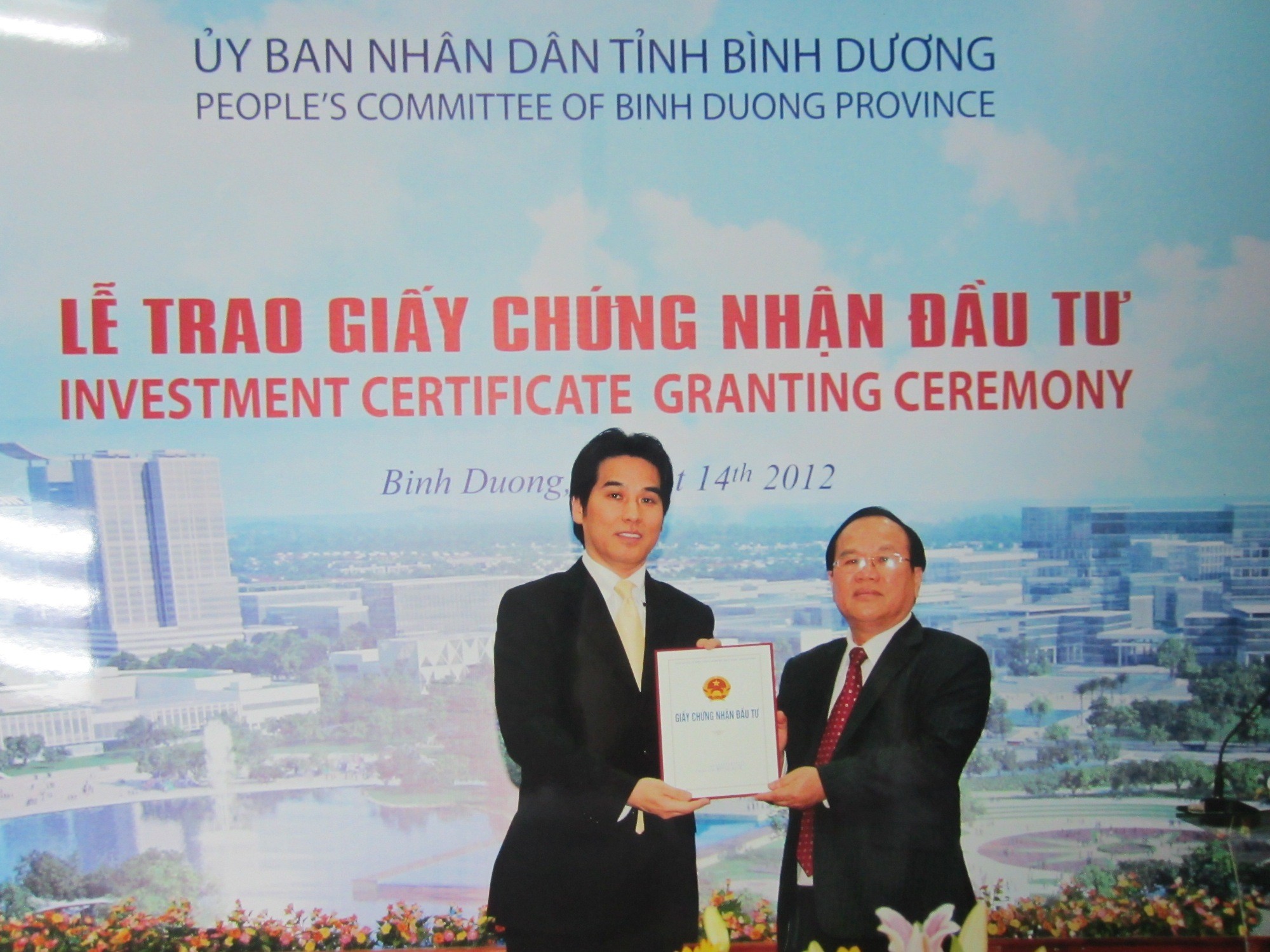 Công ty TNHH Ắc Quy GS Viet Nam vinh dự được UBND tỉnh Bình Dương trao nhận giấy phép đầu tư đối với việc tăng vốn đầu tư mở rộng sản xuất.