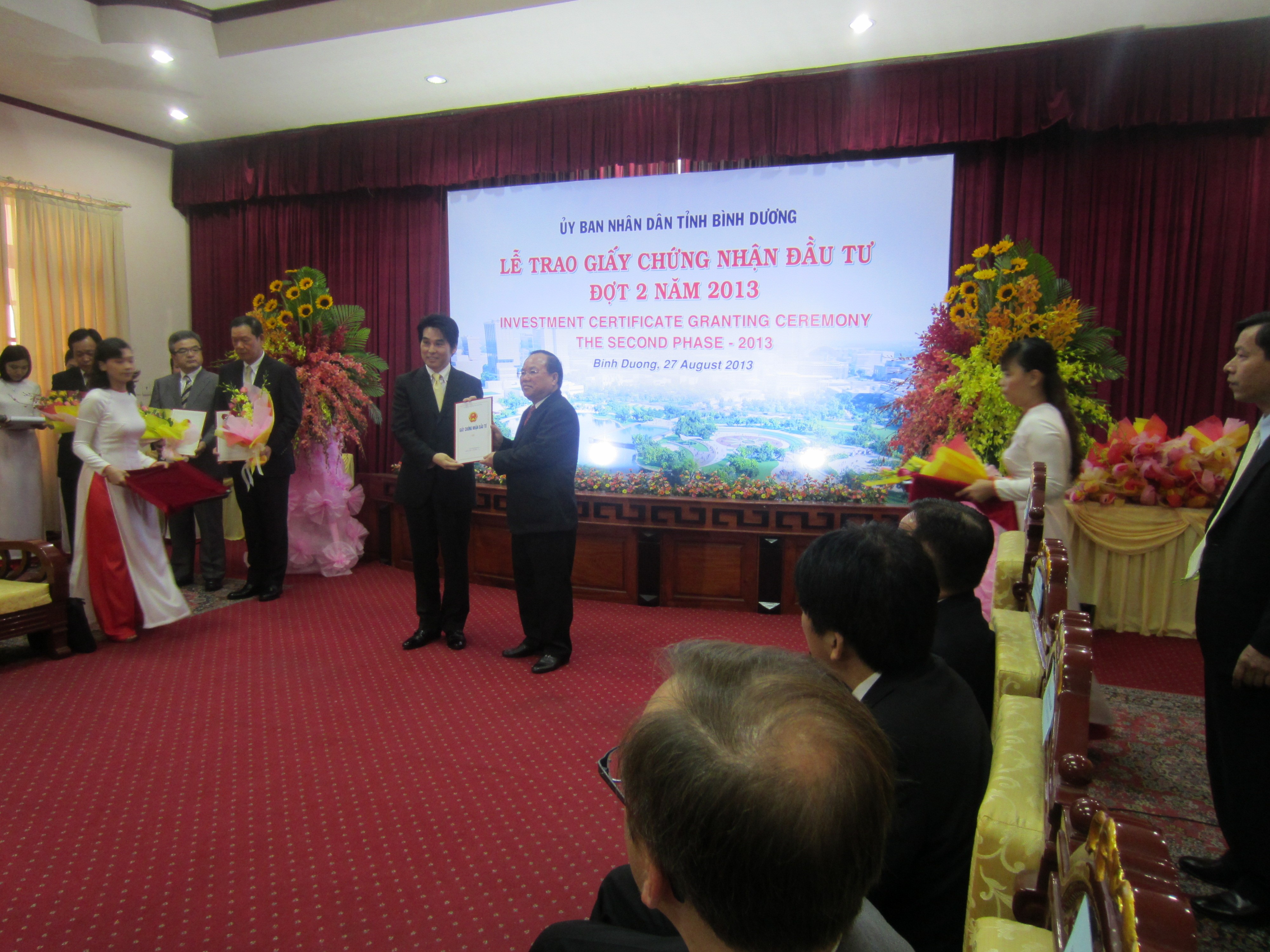 Lễ trao giấy chứng nhận đầu tư đợt 2 năm 2013