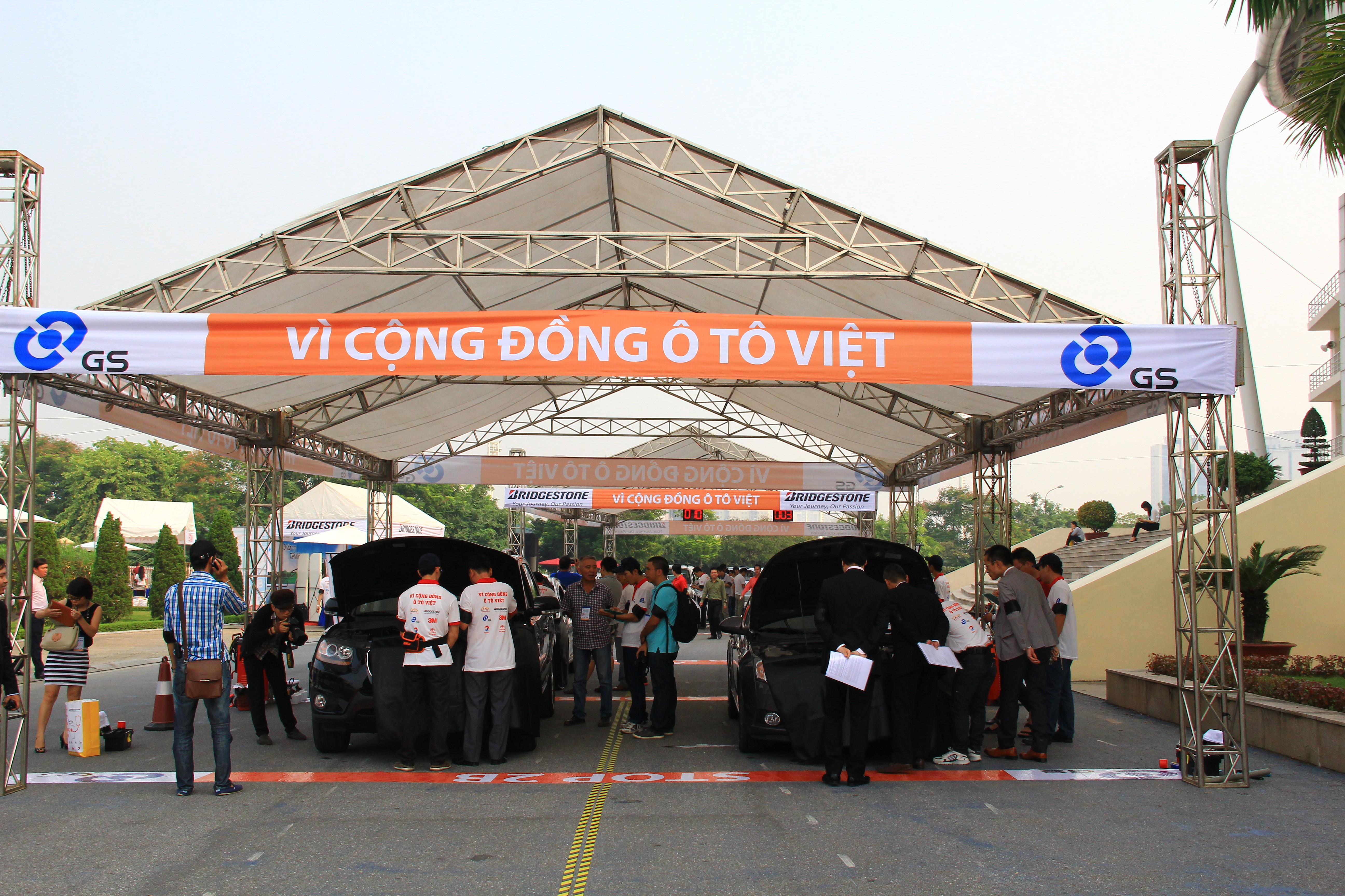 Summary picture of “The Car Care Day” in Ha Noi on 12 & 13rd Oct, 2013.