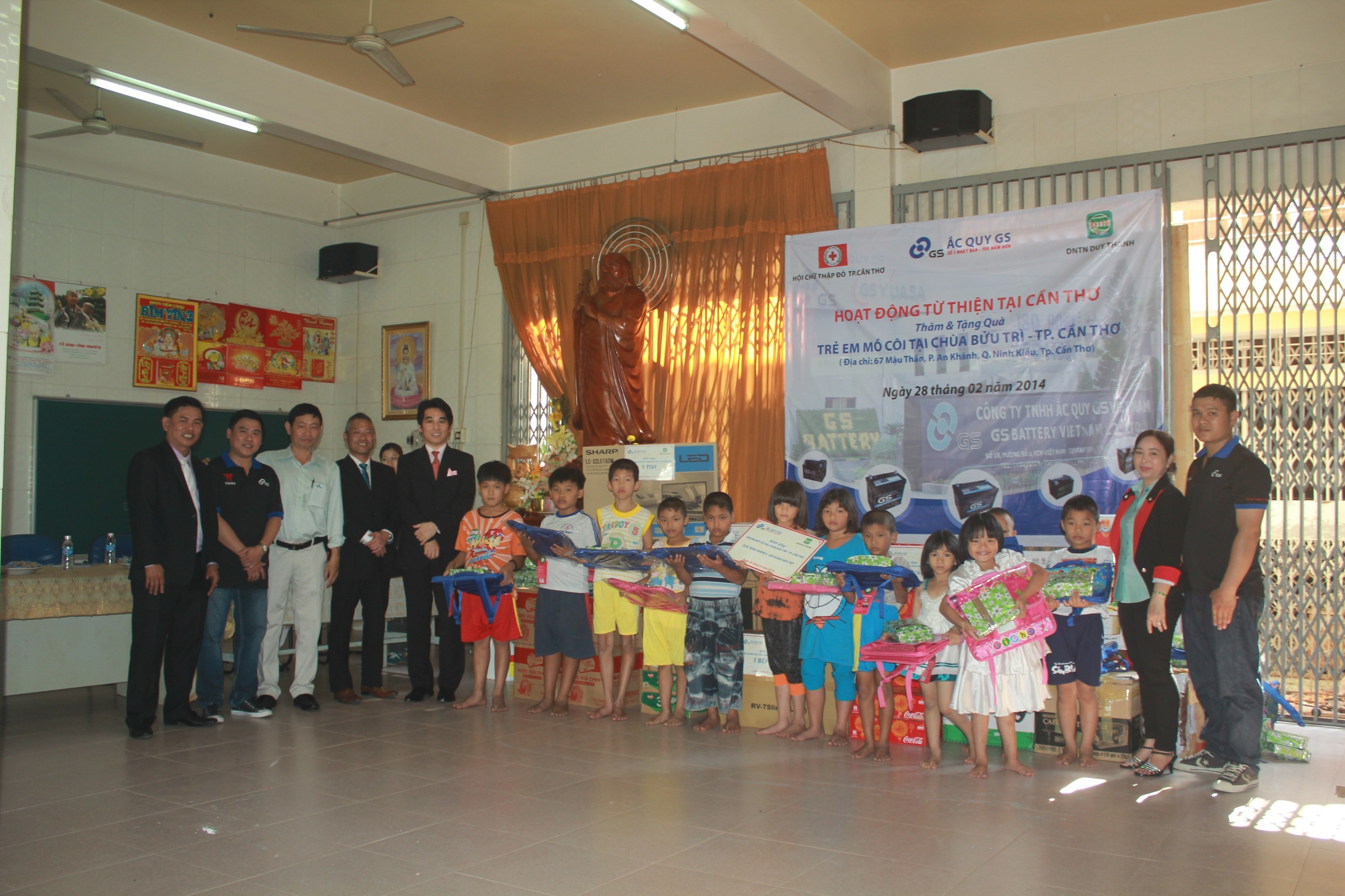 GSV CORPORATED DUY THANH DEALER HELD TO VISIT AND SEND GIFT TO ABANDONED CHILDREN IN BUU TRI PAGODA.