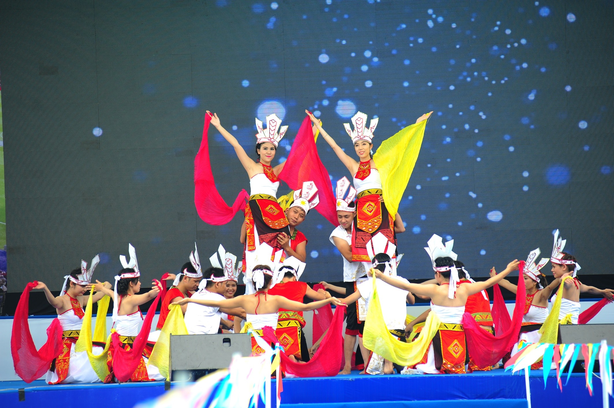 The Family Festival to memory the foundation of GS Battery Vietnam Co., Ltd was held on 11/05/2014 in Dai Nam Theme Park, Binh Duong Province.