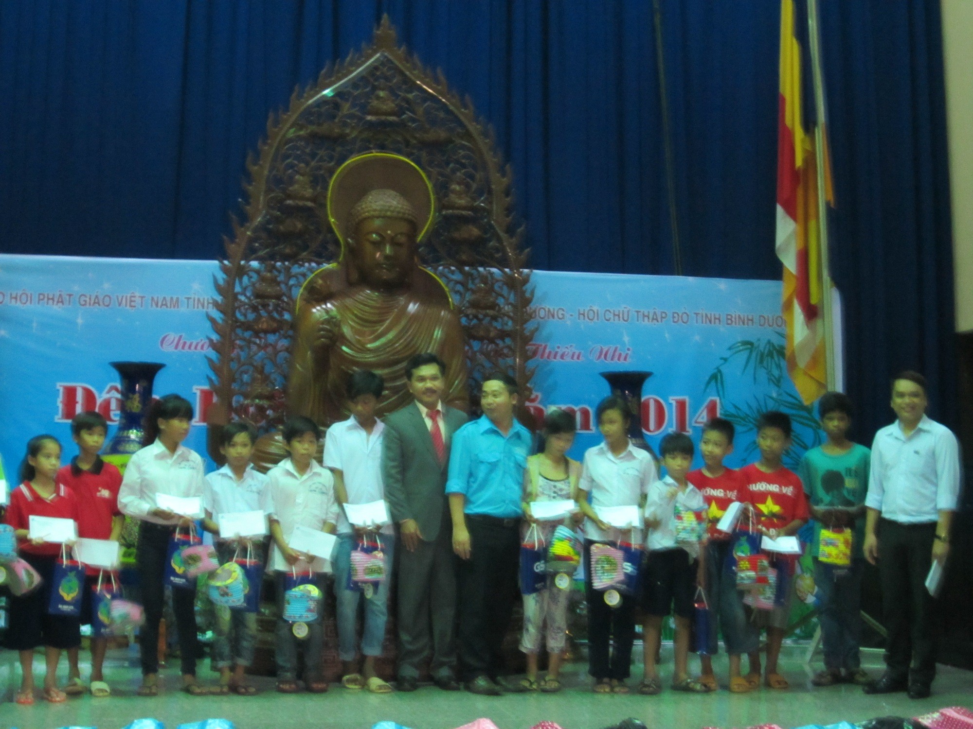 SPONSORED THE “FULL MOON PARTY” PROGRAM AT HOI KHANH PAGODA IN BINH DUONG