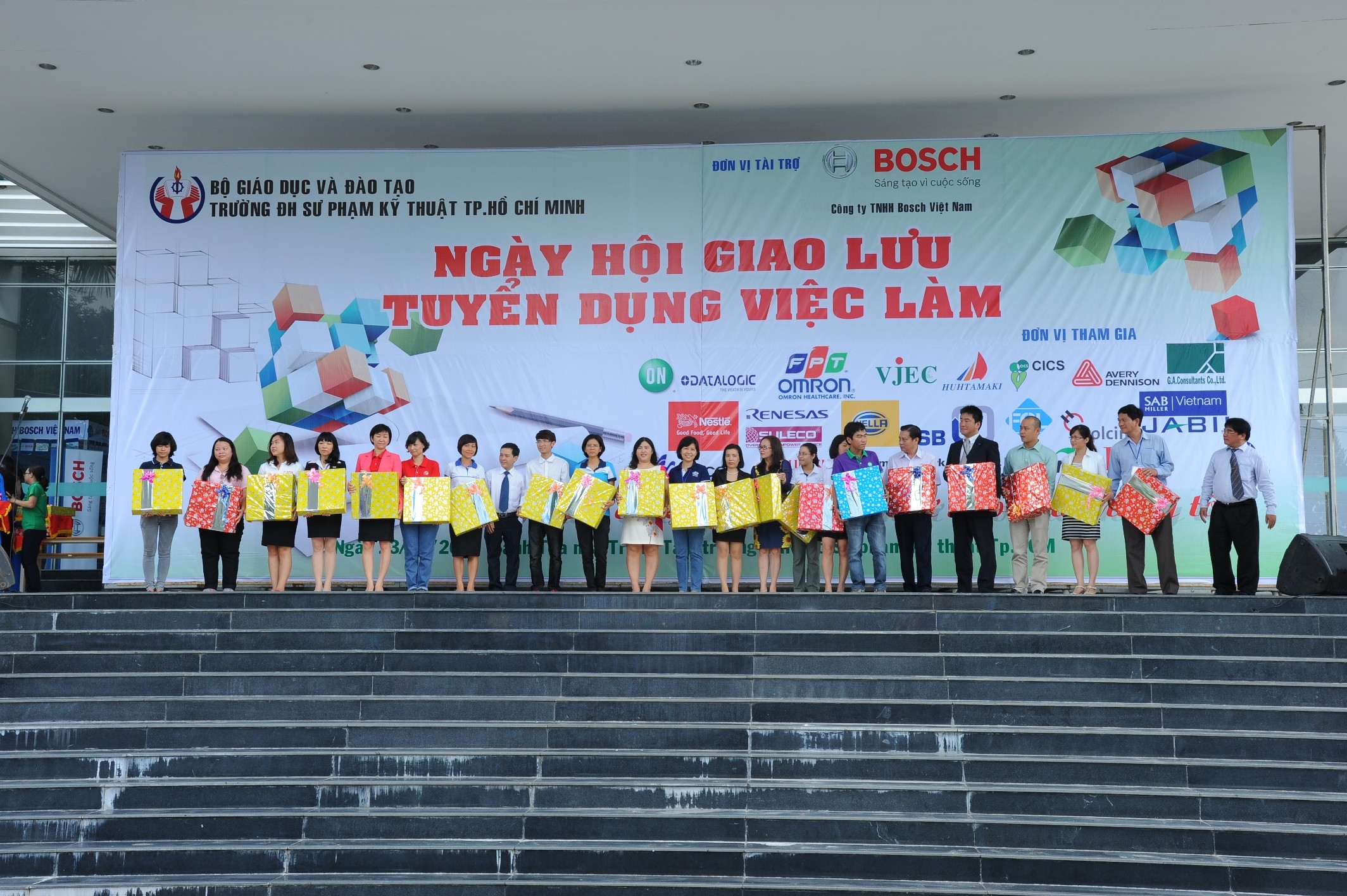 THAM GIA “NGÀY HỘI VIỆC LÀM” TẠI TRƯỜNG ĐẠI HỌC SƯ PHẠM KỸ THUẬT TPHCM