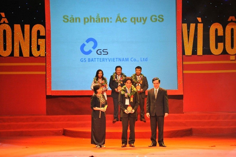 Công Ty Ắc Quy GS Việt Nam Được Tạp Chí Thương Mại Của Bộ Công Thương Việt Nam Trao Tặng Danh Hiệu: “Doanh Nghiệp, Doanh Nhân Vì Cộng Đồng” Và “Sản Phẩm Vì Cộng Đồng”.