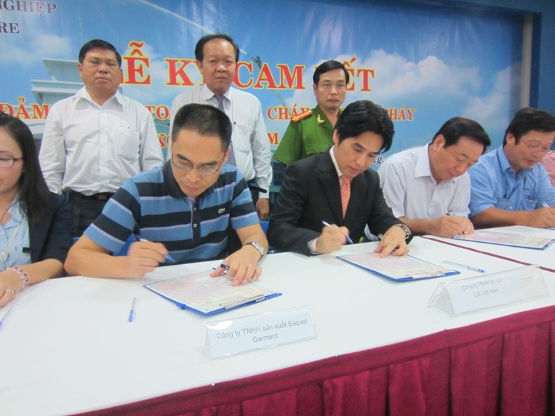 Lễ ký cam kết đảm bảo an toàn phòng cháy chữa cháy.