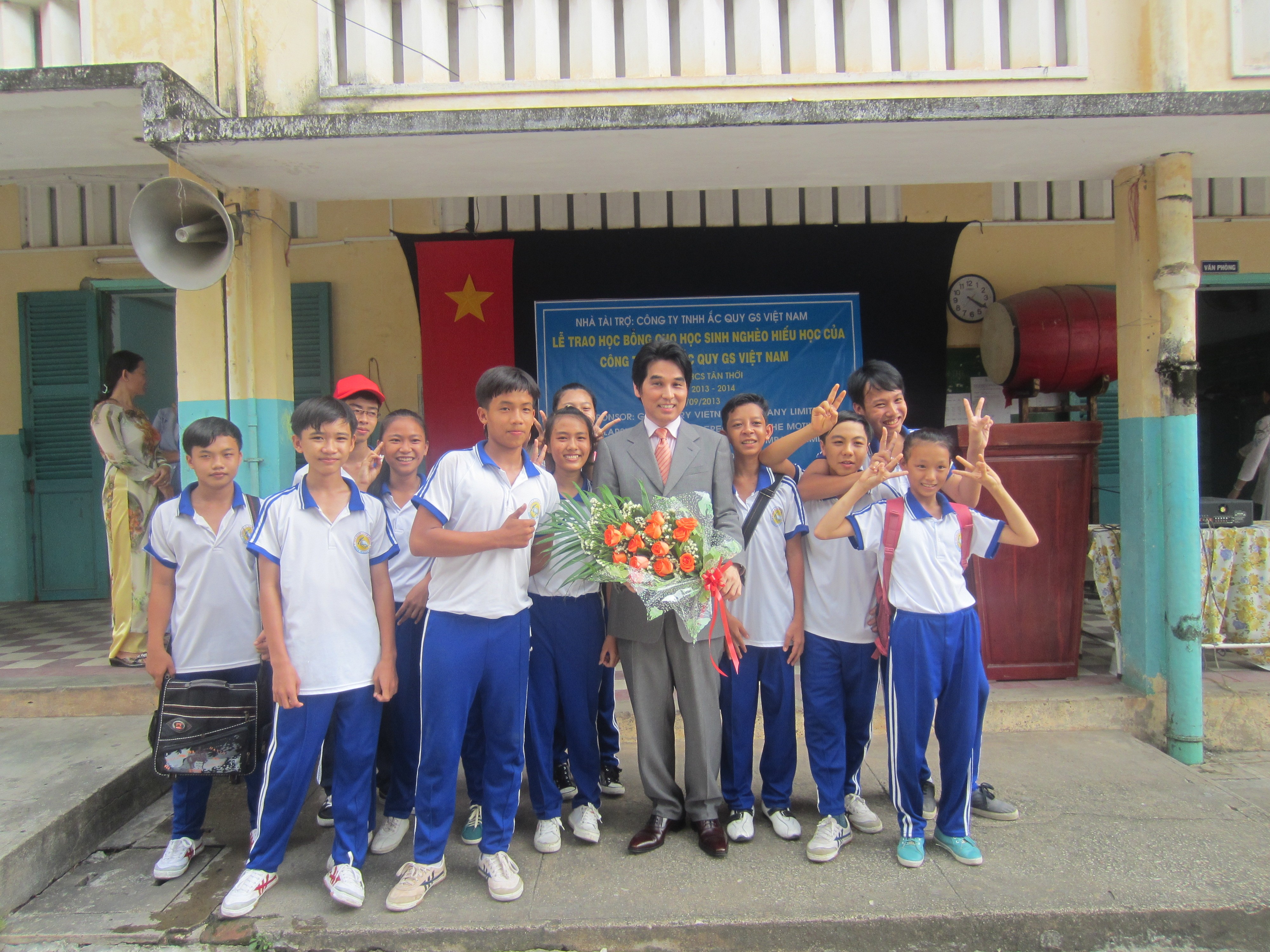 The Scholarship Handover Ceremony To The Motivated Poor Students Of GS Battery Vietnam Company Limited