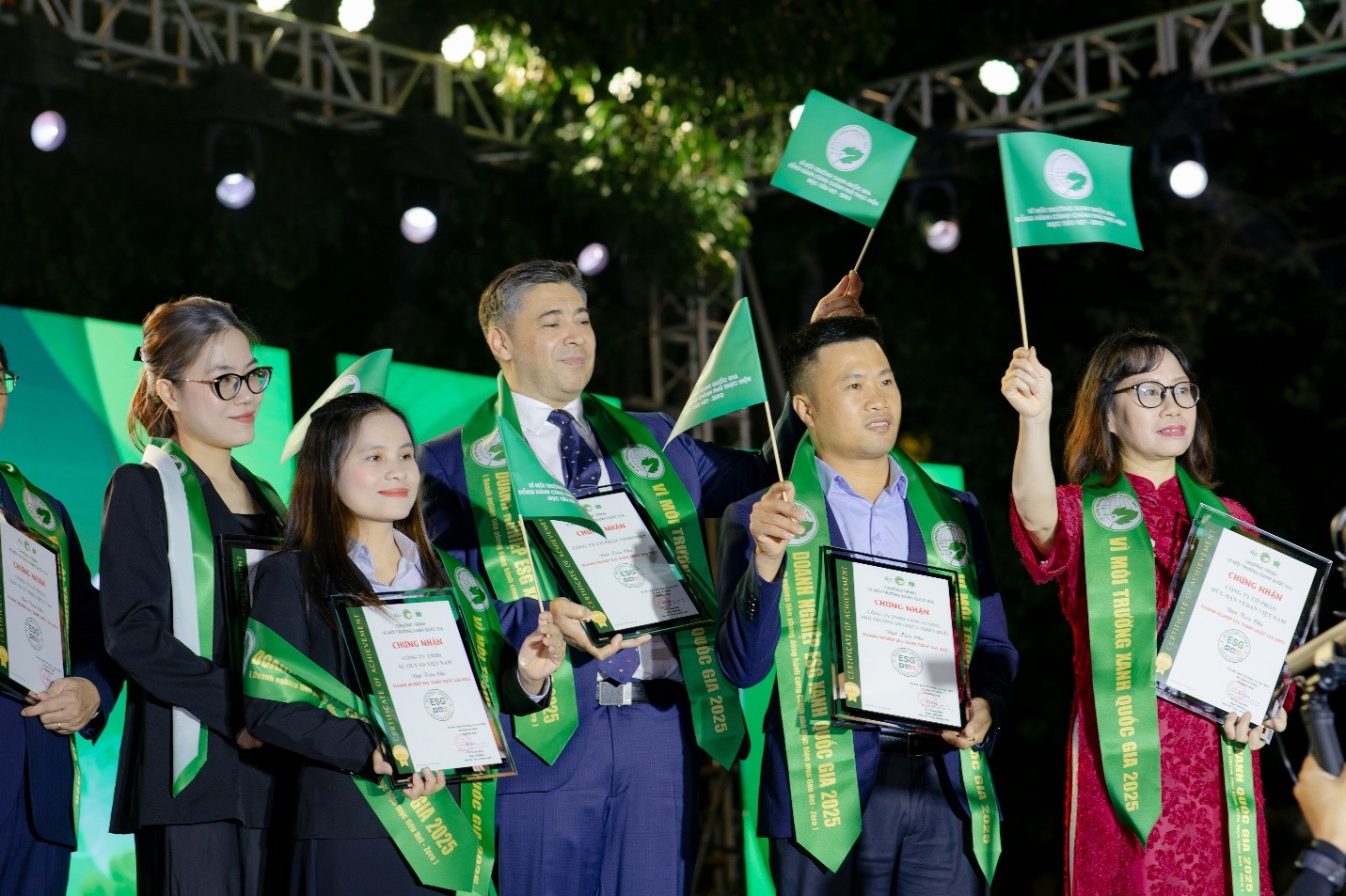 cong-ty-tnhh-ac-quy-gs-viet-nam-vinh-du-dat-top-20-doanh-nghiep-esg-xanh-quoc-gia-2025