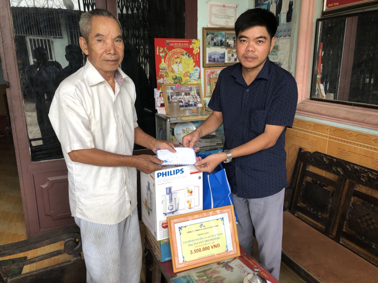 8b383a75ba105a4e0301